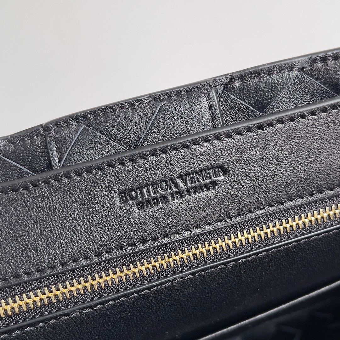 bo*te*ga Ve*ne*ta small andiamo bag in black intrecciato lambskin