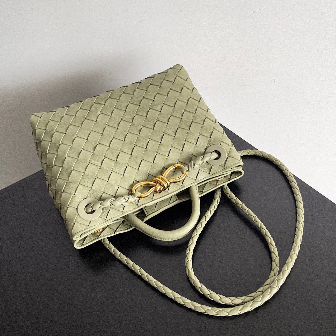 bo*te*ga Ve*ne*ta small andiamo bag in travertine intrecciato lambskin