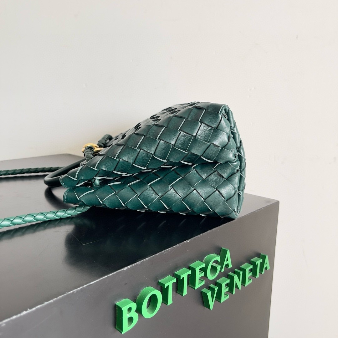bo*te*ga Ve*ne*ta andiamo small east/west bag in green intrecciato lambskin
