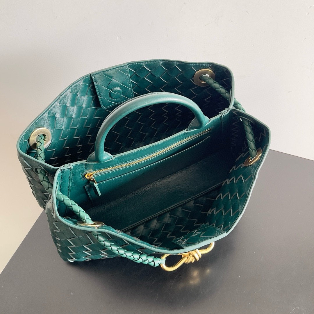 bo*te*ga Ve*ne*ta andiamo small east/west bag in green intrecciato lambskin