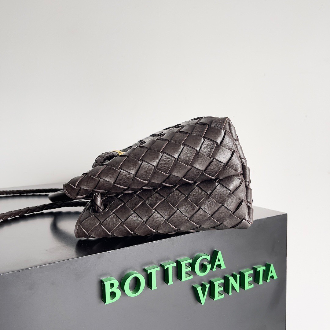 bo*te*ga Ve*ne*ta andiamo small east/west bag in fondant intrecciato lambskin