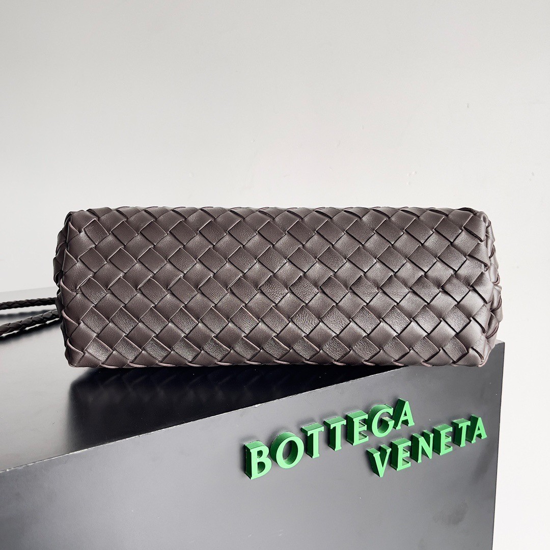 bo*te*ga Ve*ne*ta andiamo small east/west bag in fondant intrecciato lambskin