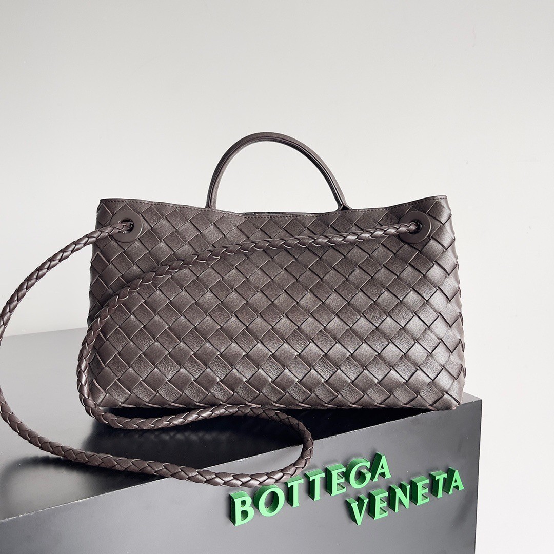 bo*te*ga Ve*ne*ta andiamo small east/west bag in fondant intrecciato lambskin