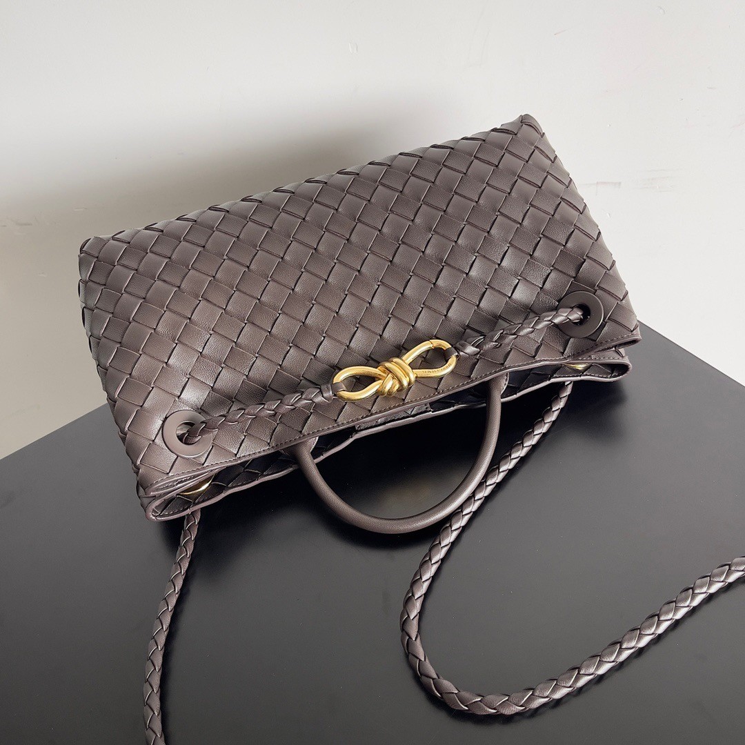 bo*te*ga Ve*ne*ta andiamo small east/west bag in fondant intrecciato lambskin