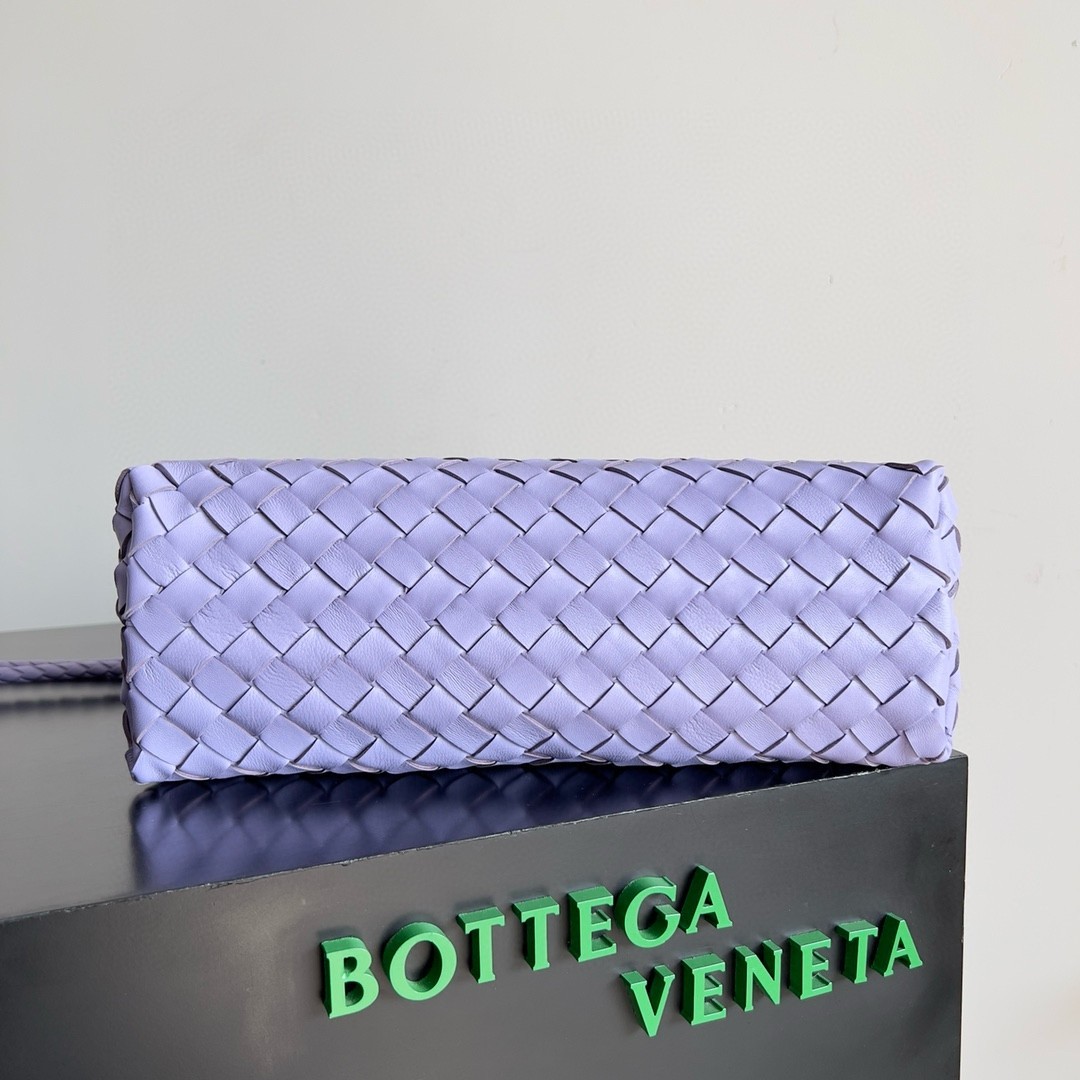 bo*te*ga Ve*ne*ta andiamo small east/west bag in lilas intrecciato lambskin