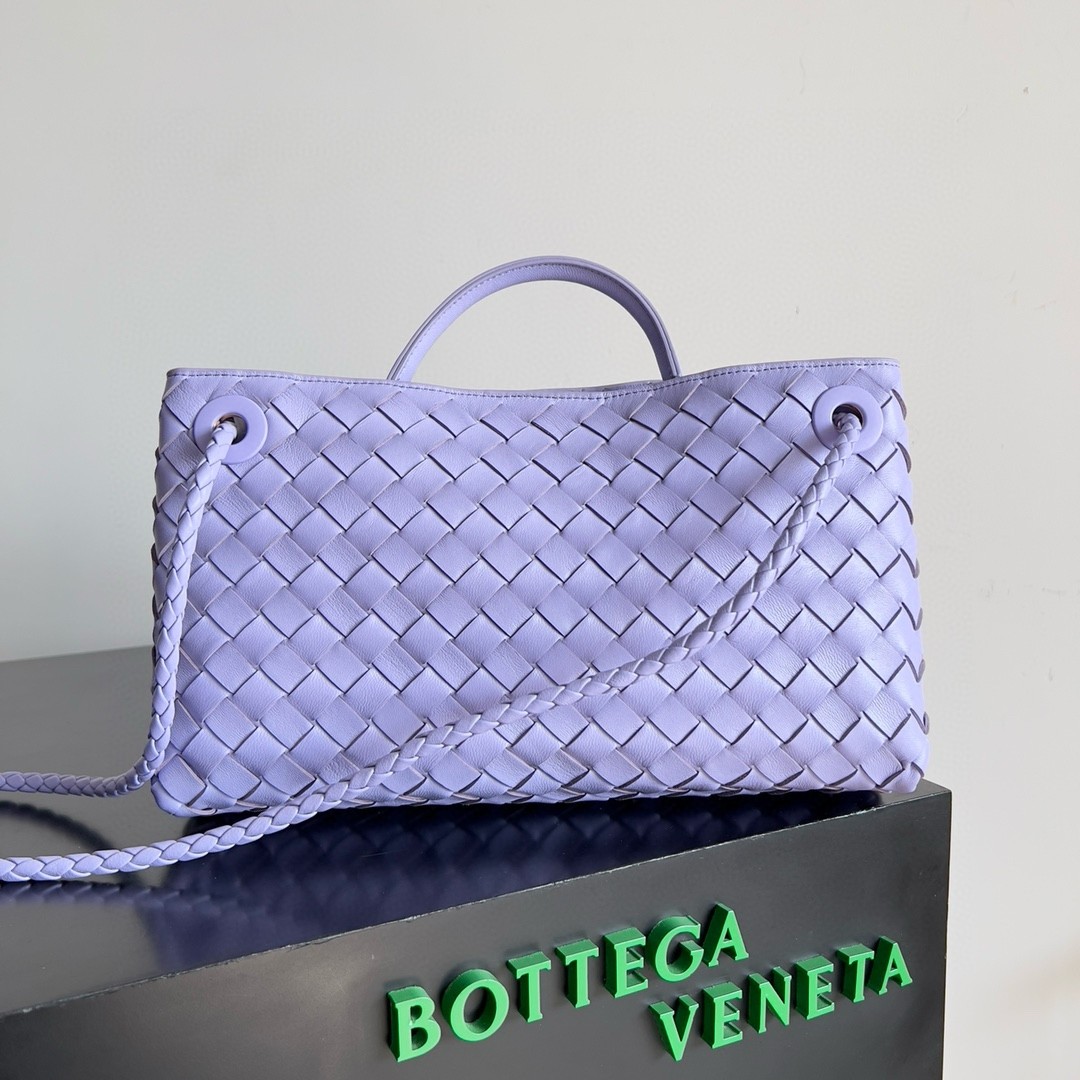 bo*te*ga Ve*ne*ta andiamo small east/west bag in lilas intrecciato lambskin