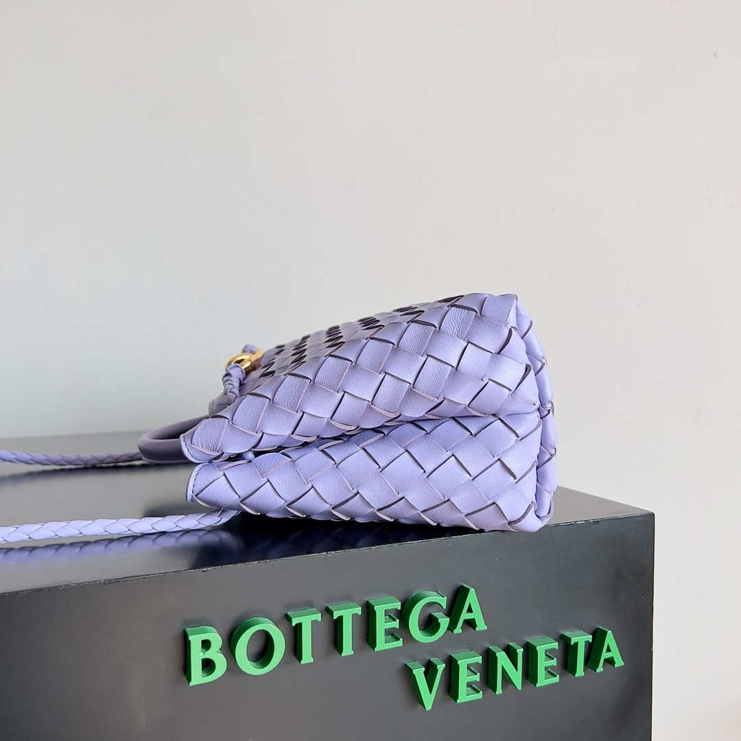 bo*te*ga Ve*ne*ta andiamo small east/west bag in lilas intrecciato lambskin