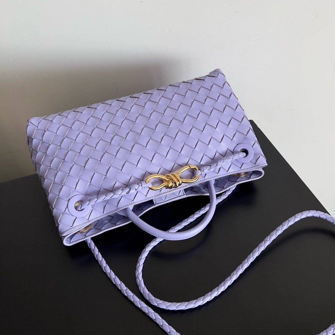 bo*te*ga Ve*ne*ta andiamo small east/west bag in lilas intrecciato lambskin