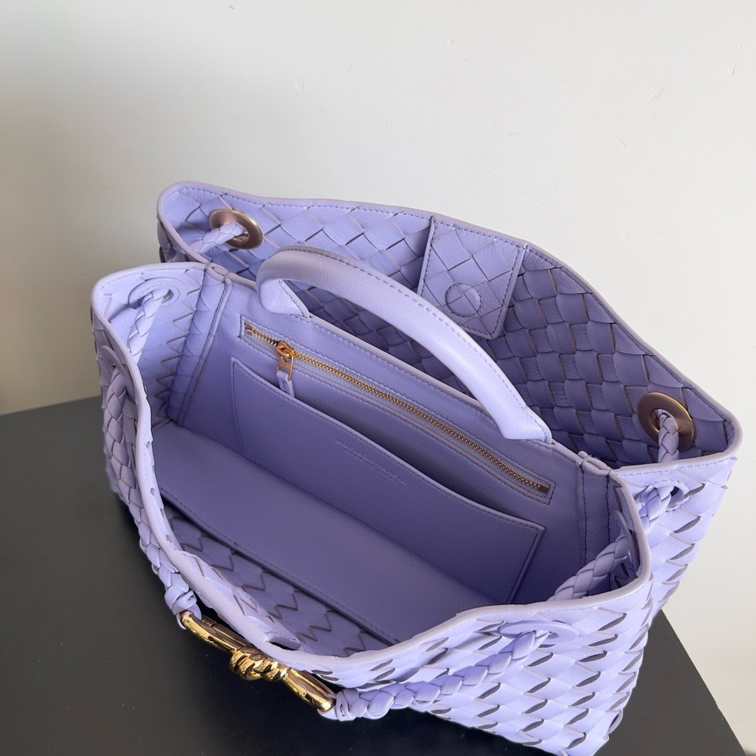 bo*te*ga Ve*ne*ta andiamo small east/west bag in lilas intrecciato lambskin