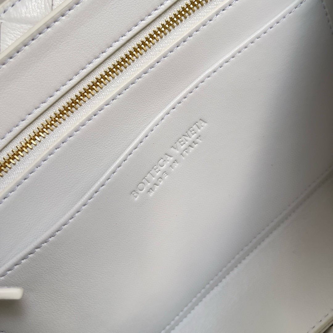 bo*te*ga Ve*ne*ta andiamo small east/west bag in white intrecciato lambskin