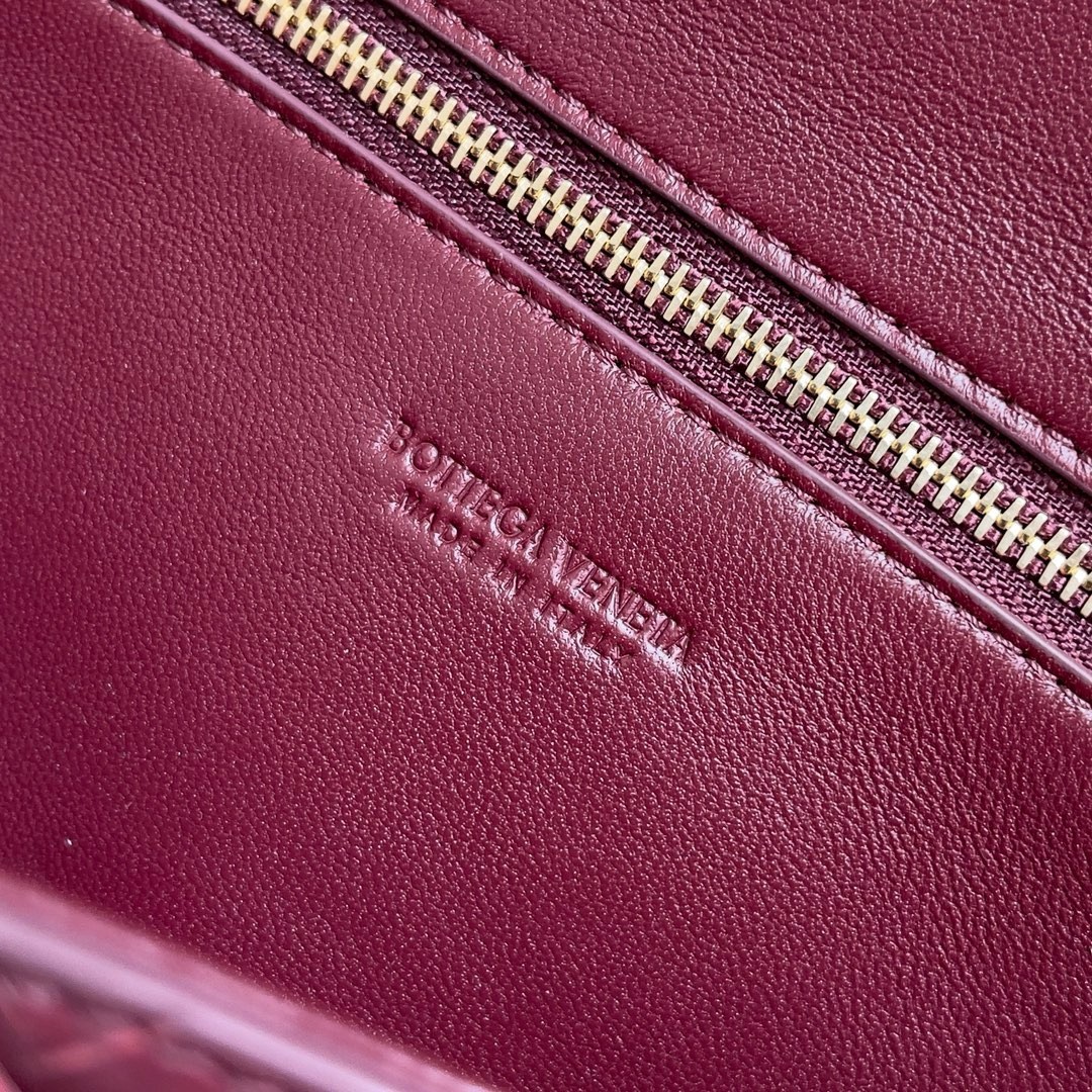 bo*te*ga Ve*ne*ta andiamo clutch with handle in barolo intrecciato lambskin