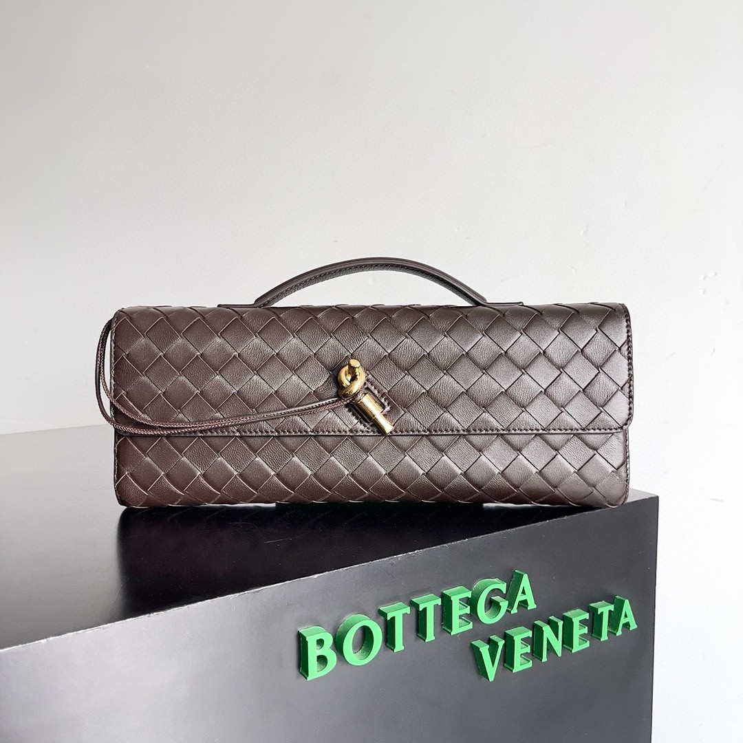bo*te*ga Ve*ne*ta andiamo clutch with handle in fondant intrecciato lambskin