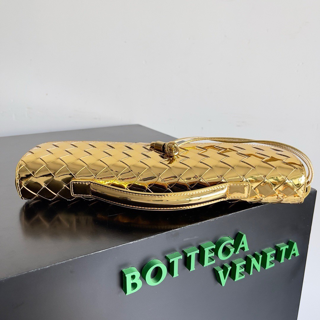bo*te*ga Ve*ne*ta andiamo clutch with handle in gold metallic leather