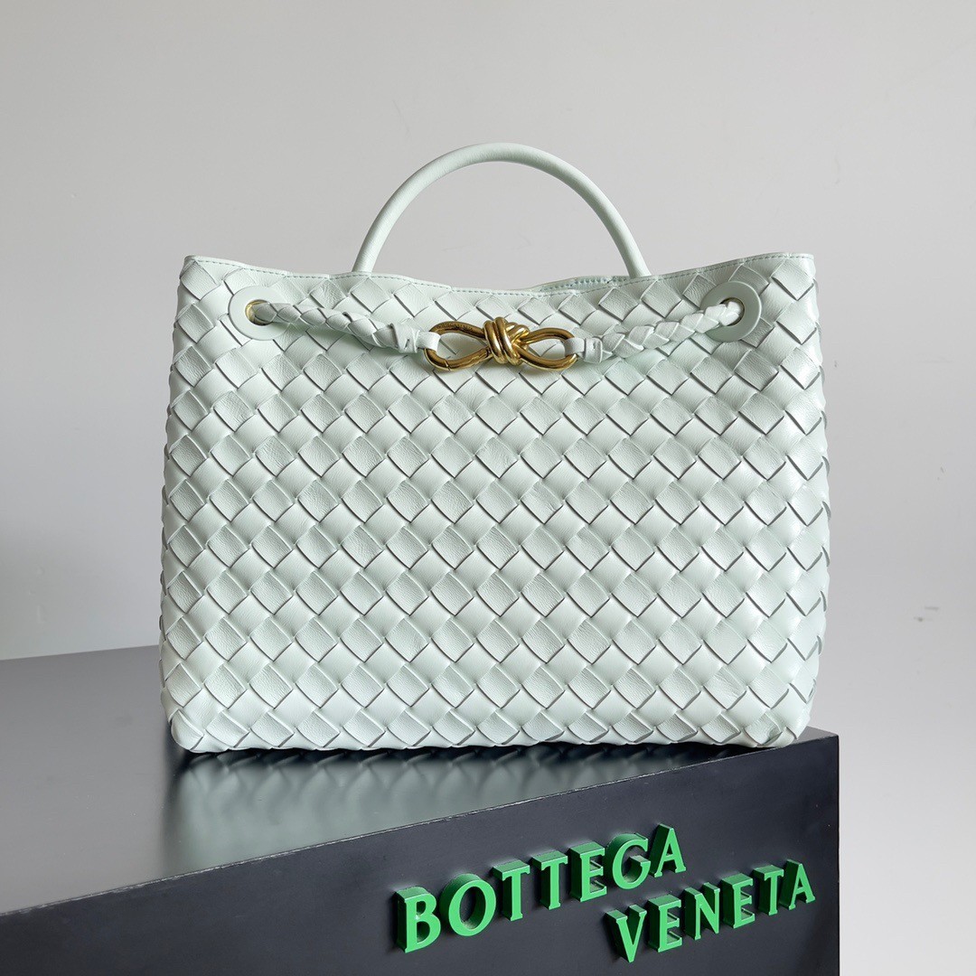 bo*te*ga Ve*ne*ta andiamo medium bag in glacier intrecciato lambskin