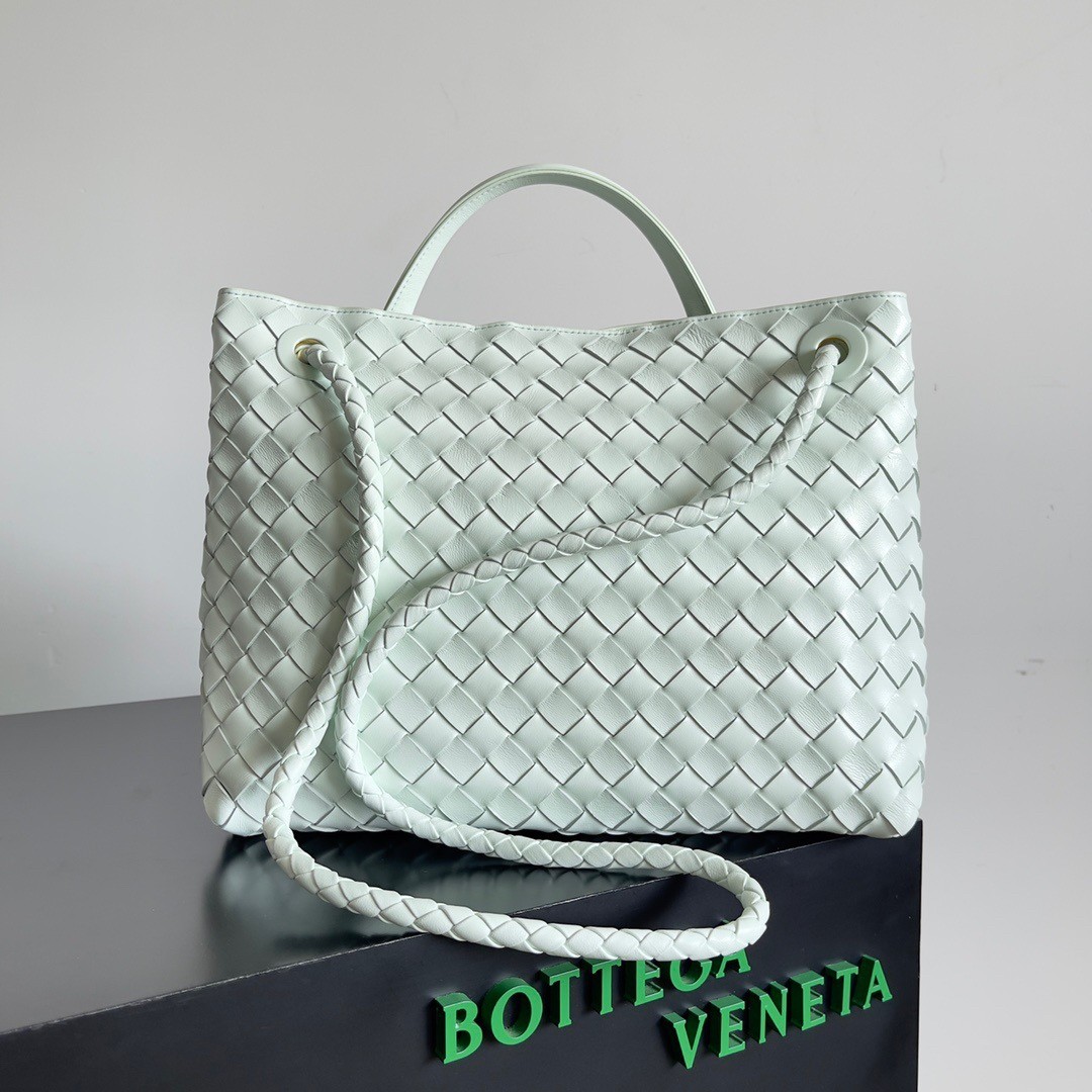 bo*te*ga Ve*ne*ta andiamo medium bag in glacier intrecciato lambskin
