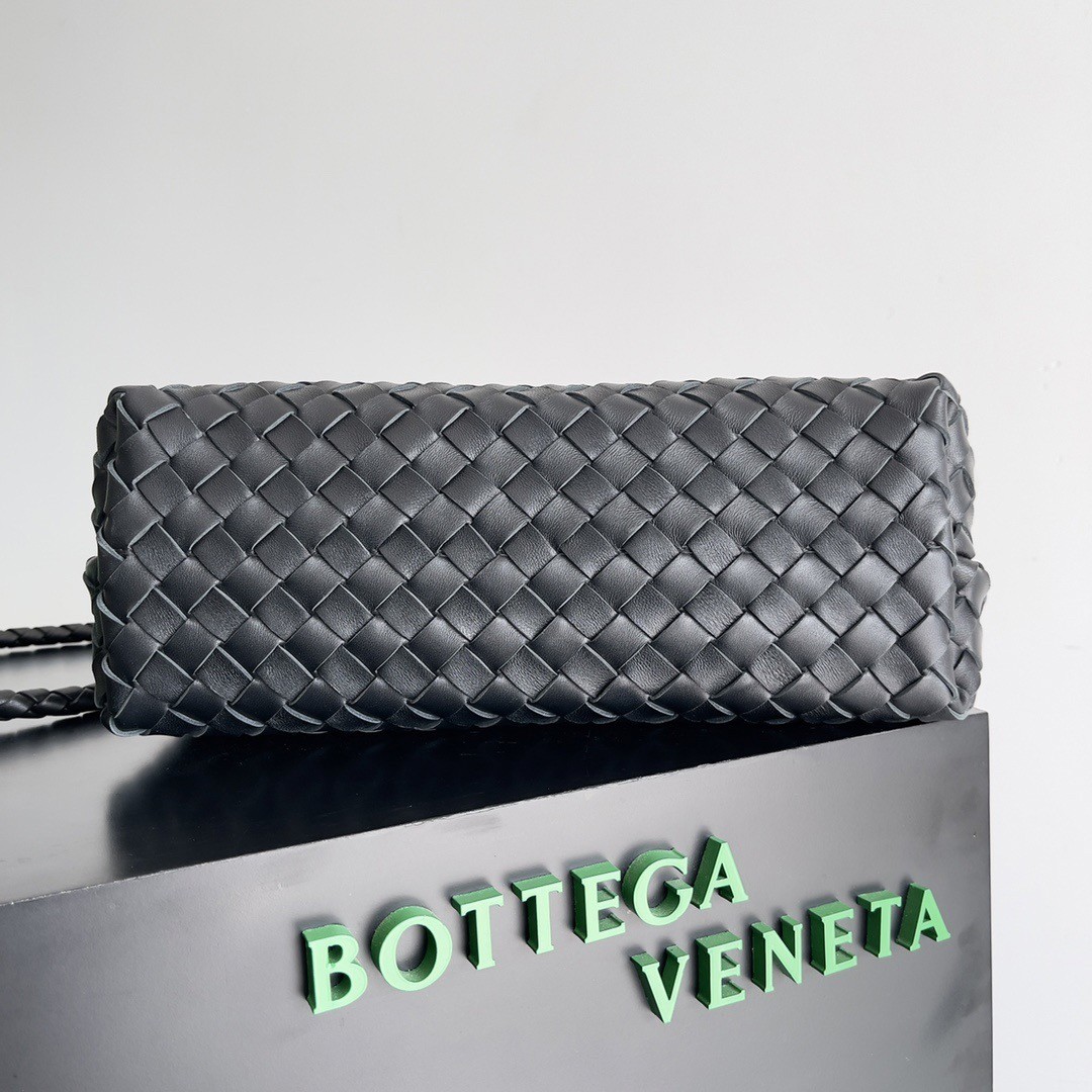 bo*te*ga Ve*ne*ta medium andiamo bag in black intrecciato lambskin