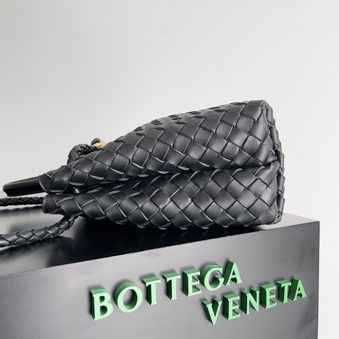 bo*te*ga Ve*ne*ta medium andiamo bag in black intrecciato lambskin