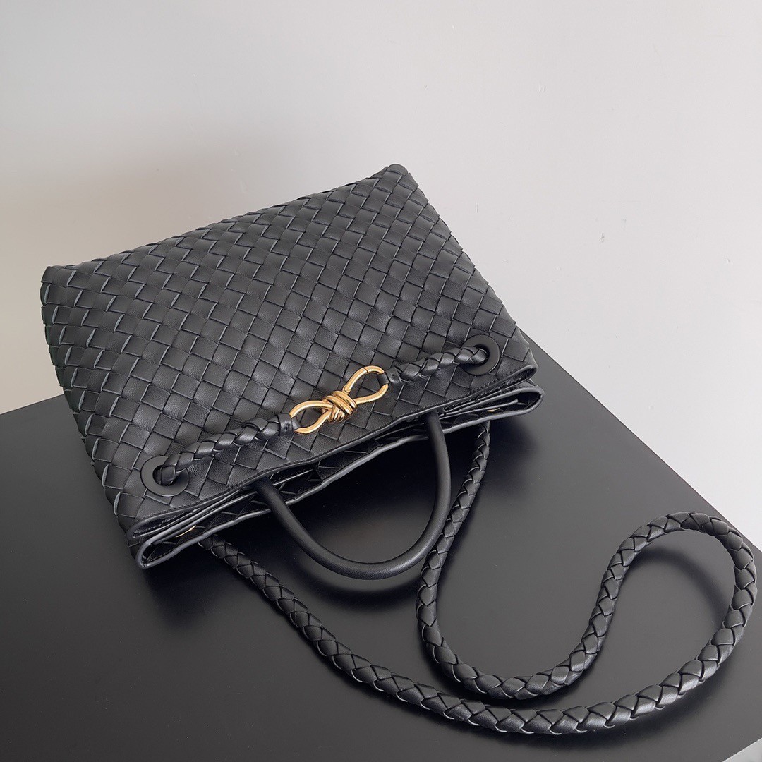 bo*te*ga Ve*ne*ta medium andiamo bag in black intrecciato lambskin