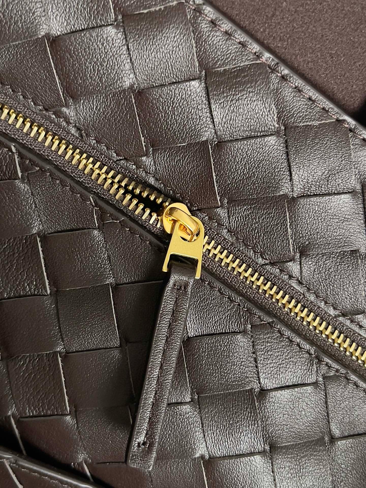 bo*te*ga Ve*ne*ta large andiamo bag in fondant smooth calfskin