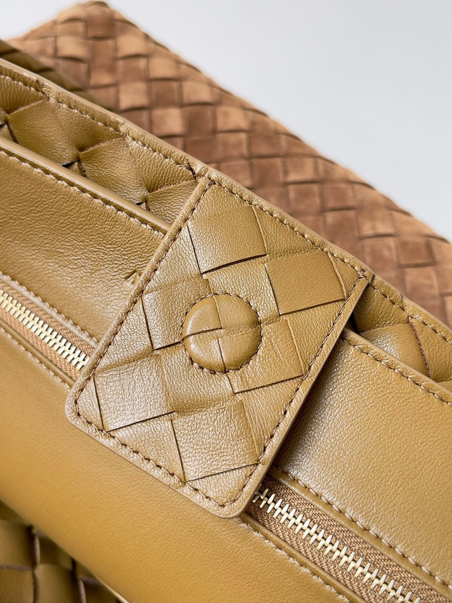 bo*te*ga Ve*ne*ta andiamo large bag in brown suede intrecciato leather