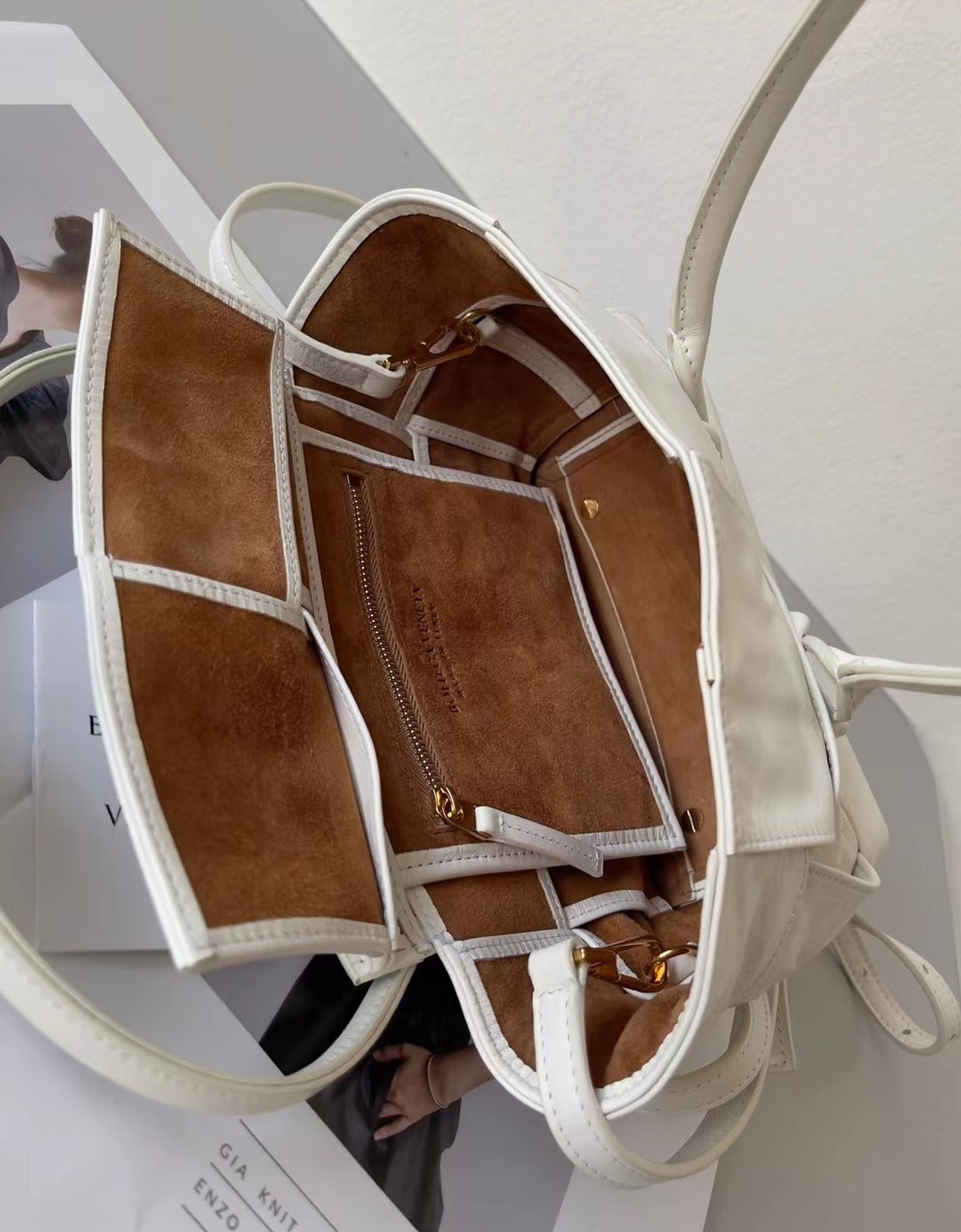 bo*te*ga Ve*ne*ta mini arco bag in white intrecciato leather