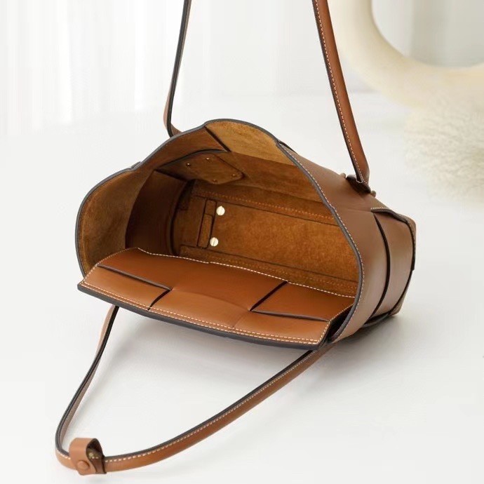 bo*te*ga Ve*ne*ta arco small bag in caramel intrecciato calfskin