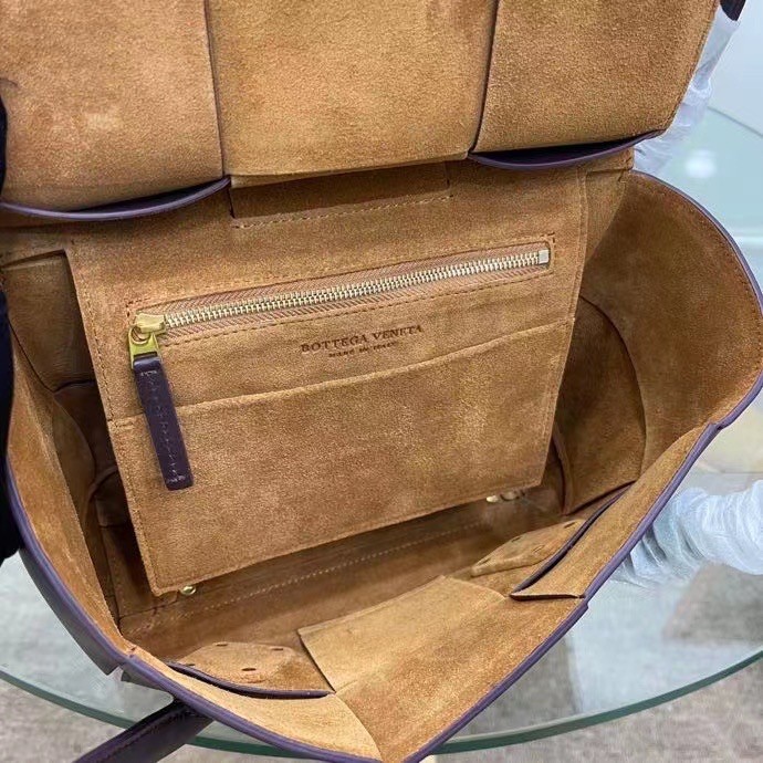 bo*te*ga Ve*ne*ta arco small bag in grape intrecciato calfskin