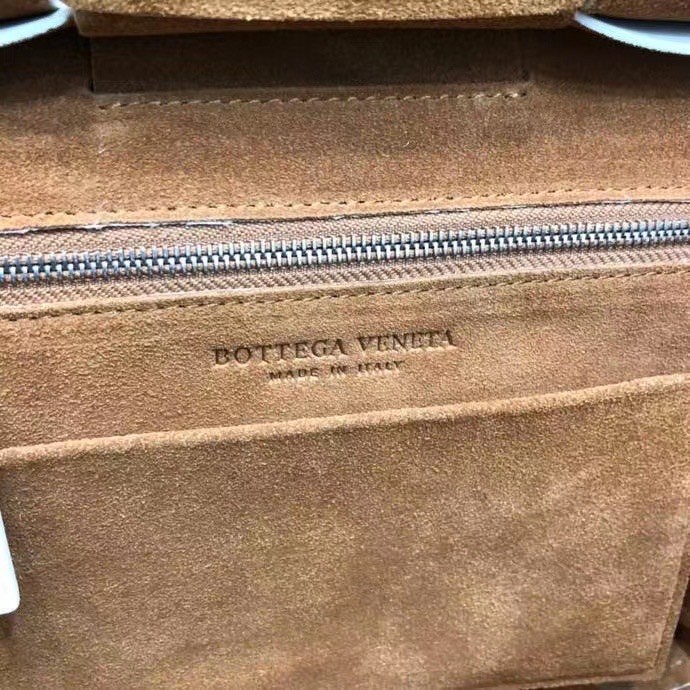 bo*te*ga Ve*ne*ta arco small bag in white intrecciato calfskin