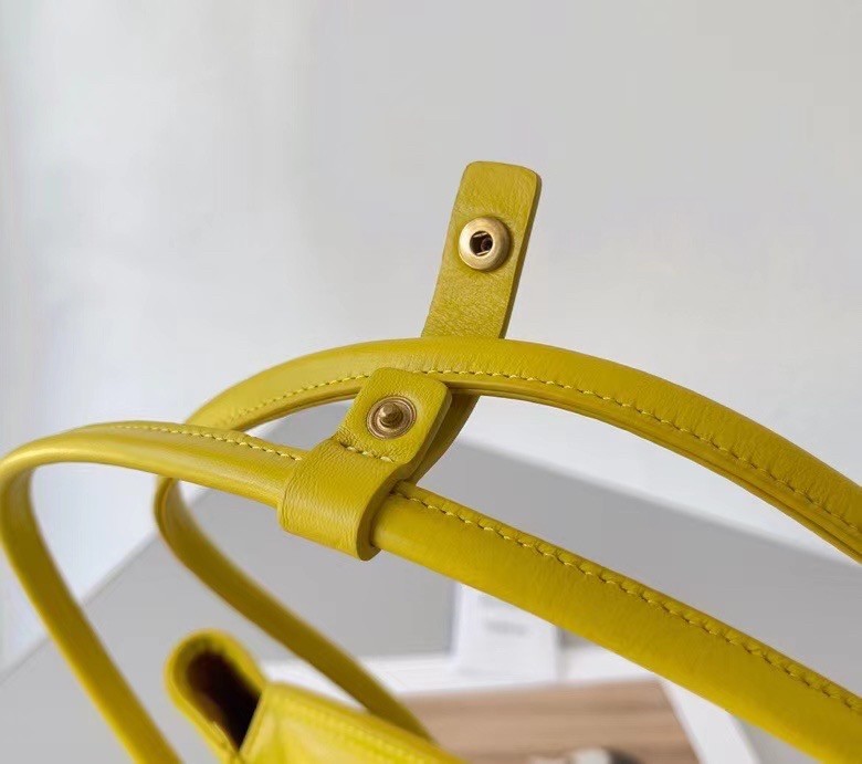 bo*te*ga Ve*ne*ta arco small bag in mirabelle intrecciato leather