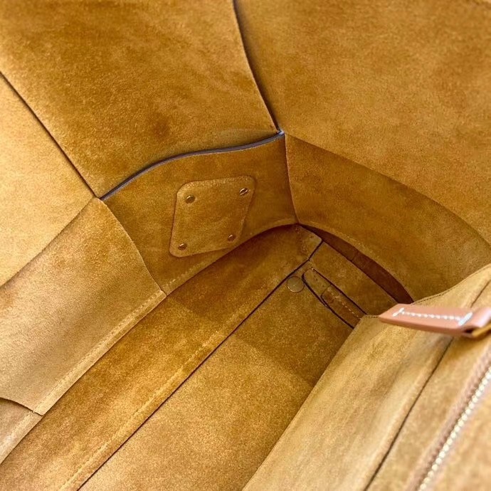 bo*te*ga Ve*ne*ta arco medium bag in caramel intrecciato calfskin