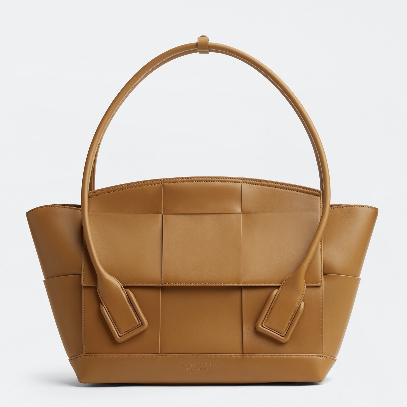 bo*te*ga Ve*ne*ta arco medium bag in caramel intrecciato calfskin