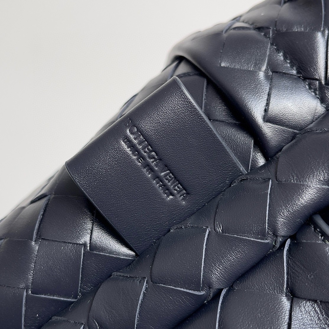 bo*te*ga Ve*ne*ta medium backpack in dark blue intrecciato calfskin