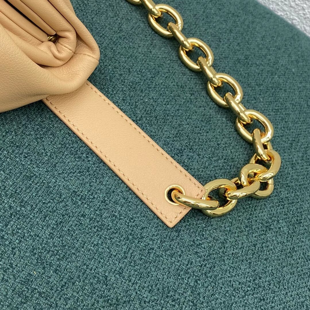 bo*te*ga Ve*ne*ta the belt chain pouch in almond nappa leather