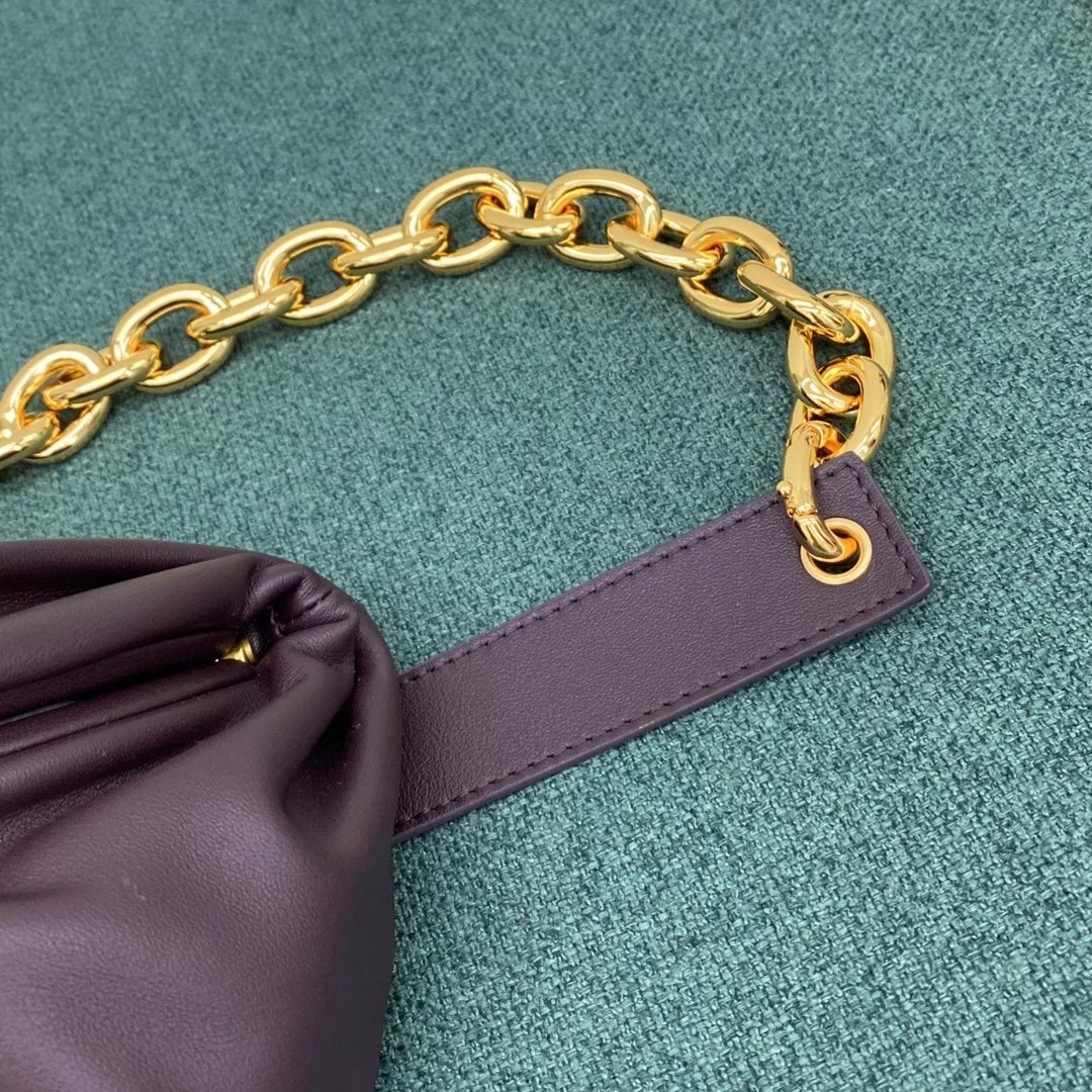 bo*te*ga Ve*ne*ta the belt chain pouch in grape nappa leather