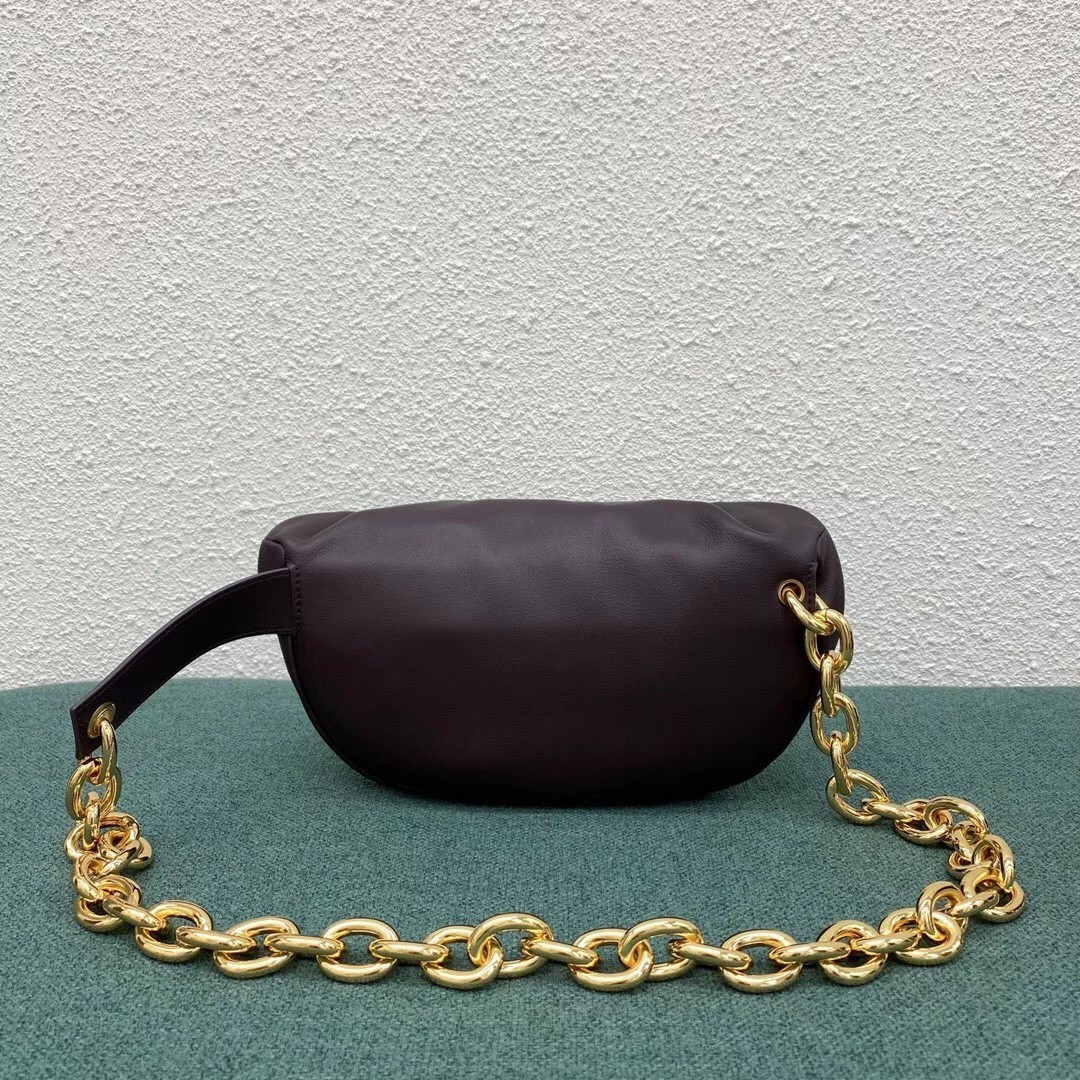 bo*te*ga Ve*ne*ta the belt chain pouch in grape nappa leather