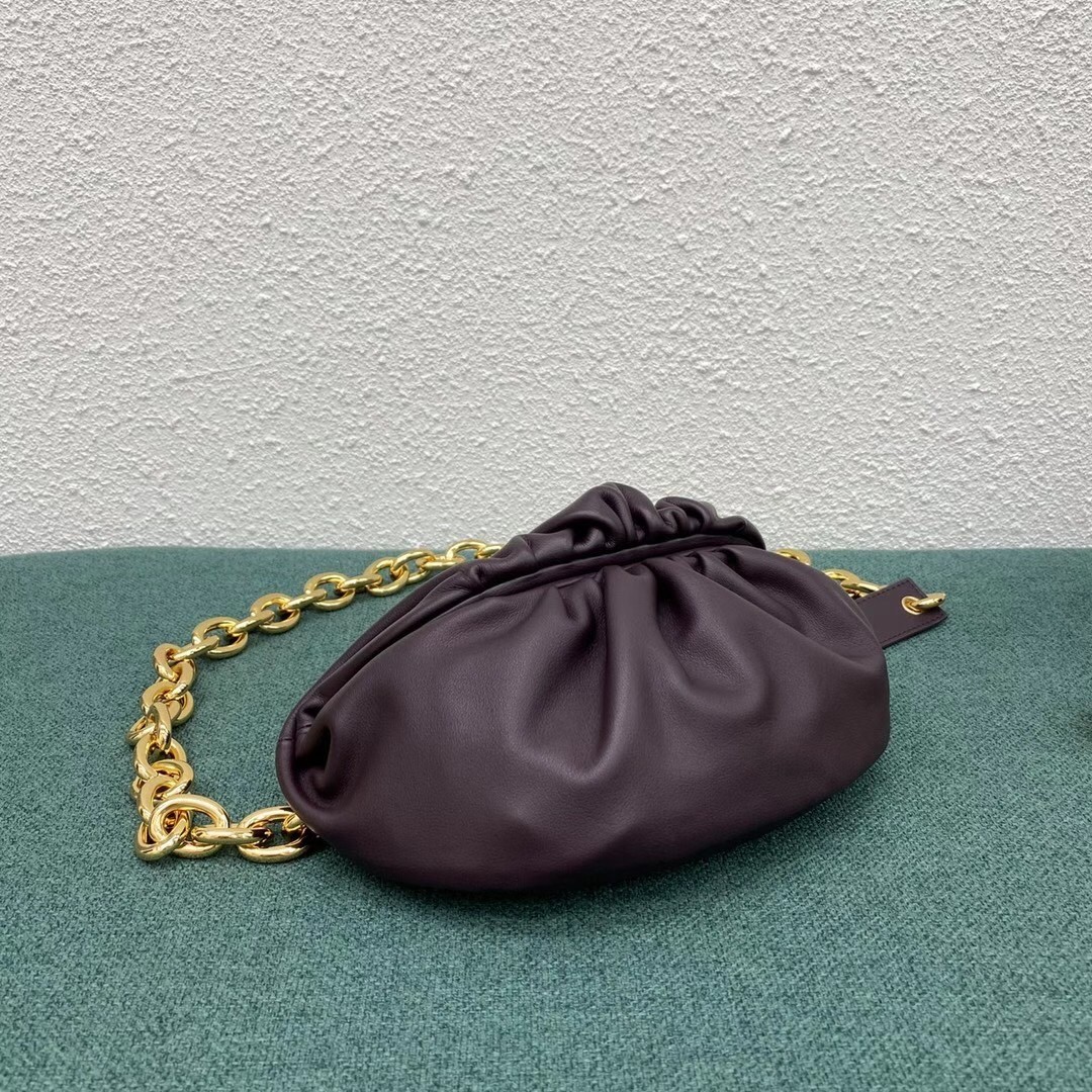 bo*te*ga Ve*ne*ta the belt chain pouch in grape nappa leather