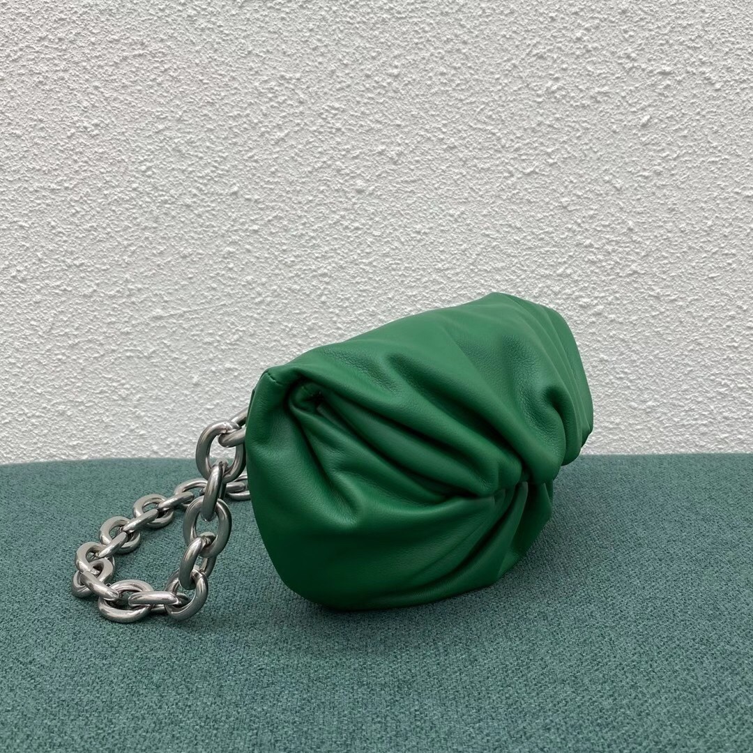 bo*te*ga Ve*ne*ta the belt chain pouch in green nappa leather