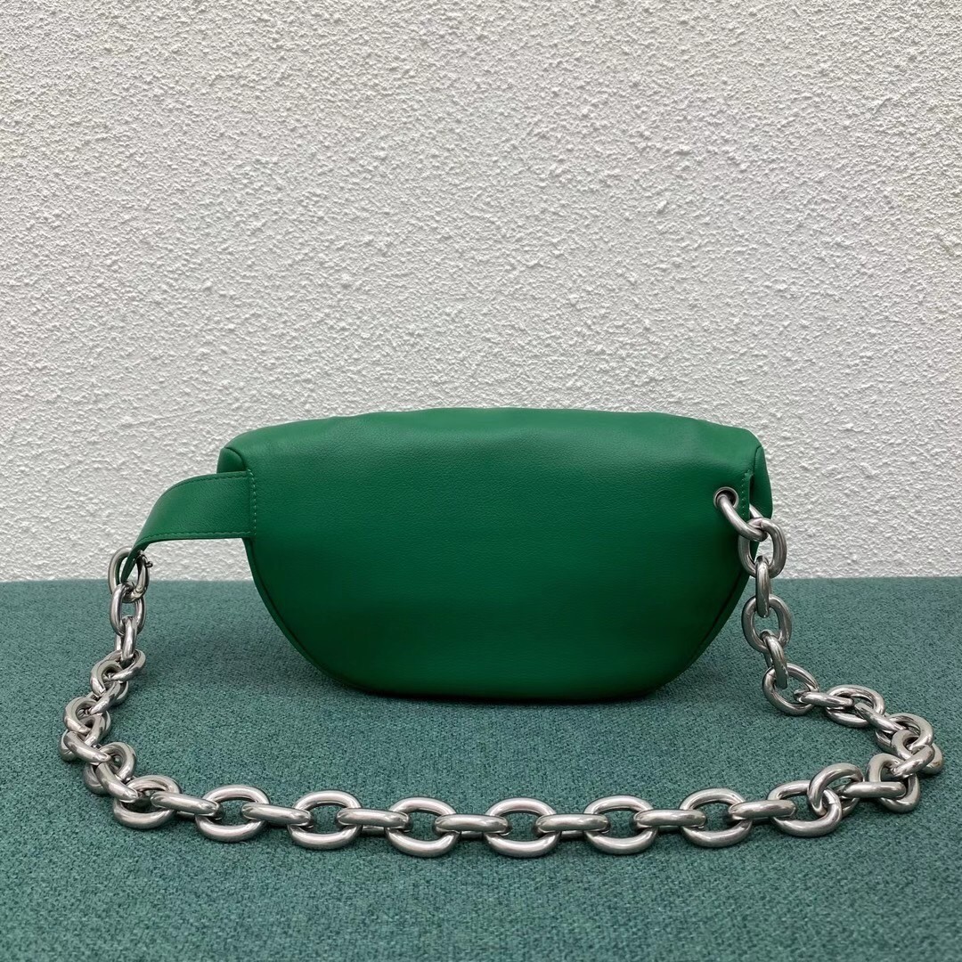 bo*te*ga Ve*ne*ta the belt chain pouch in green nappa leather