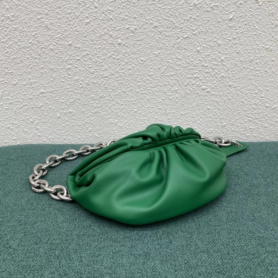 bo*te*ga Ve*ne*ta the belt chain pouch in green nappa leather
