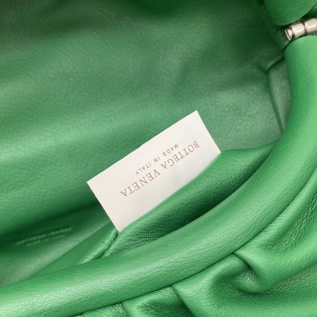 bo*te*ga Ve*ne*ta the belt chain pouch in green nappa leather