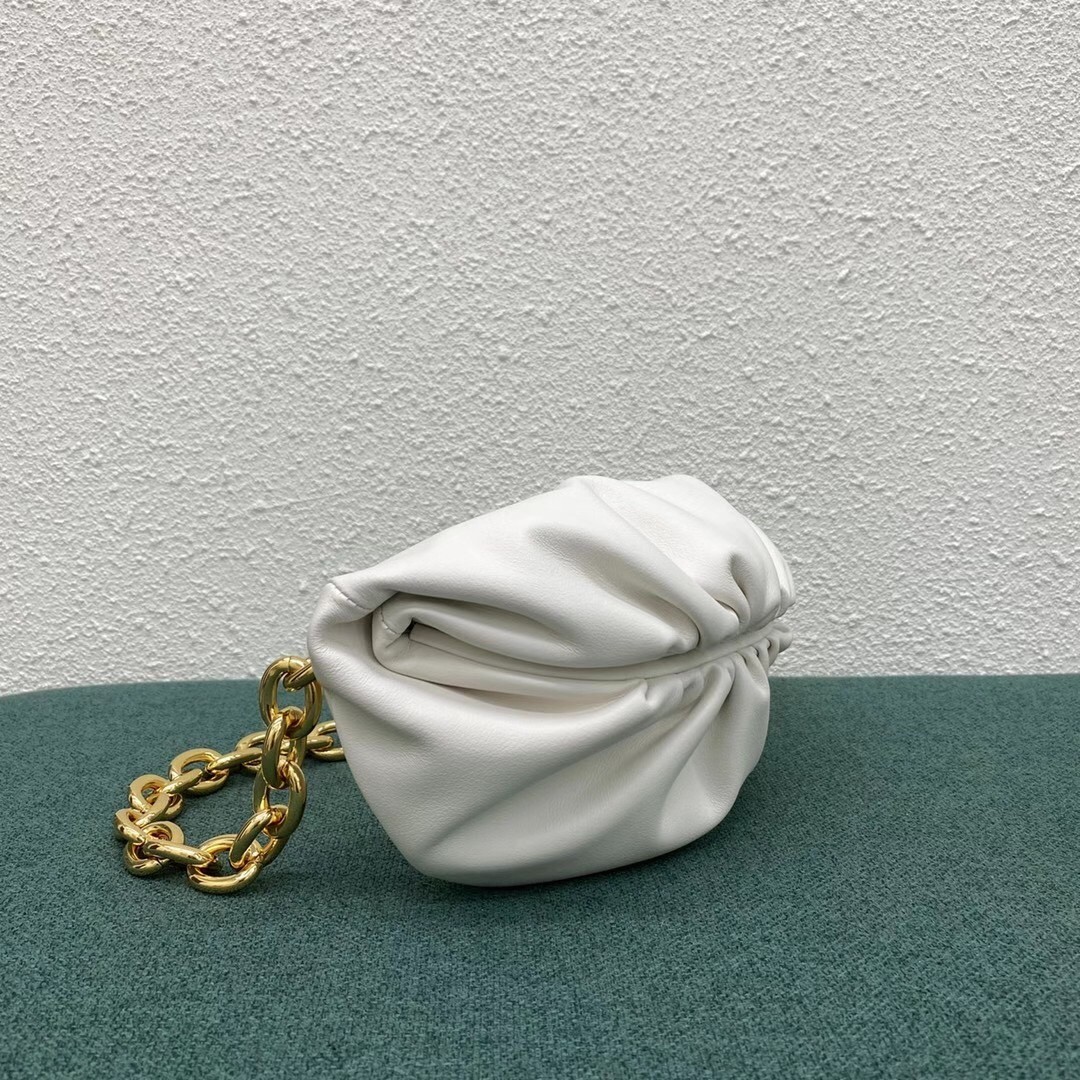 bo*te*ga Ve*ne*ta the belt chain pouch in white nappa leather