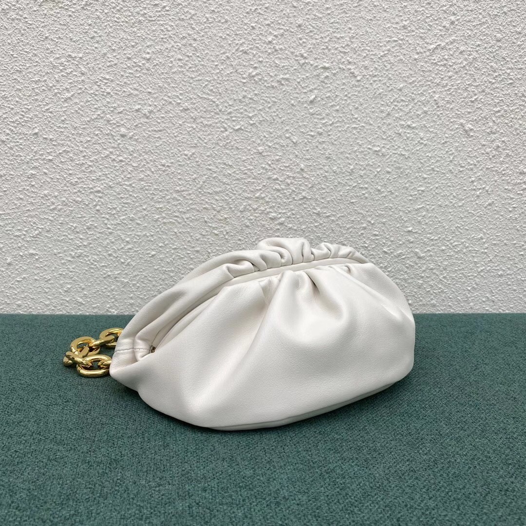 bo*te*ga Ve*ne*ta the belt chain pouch in white nappa leather