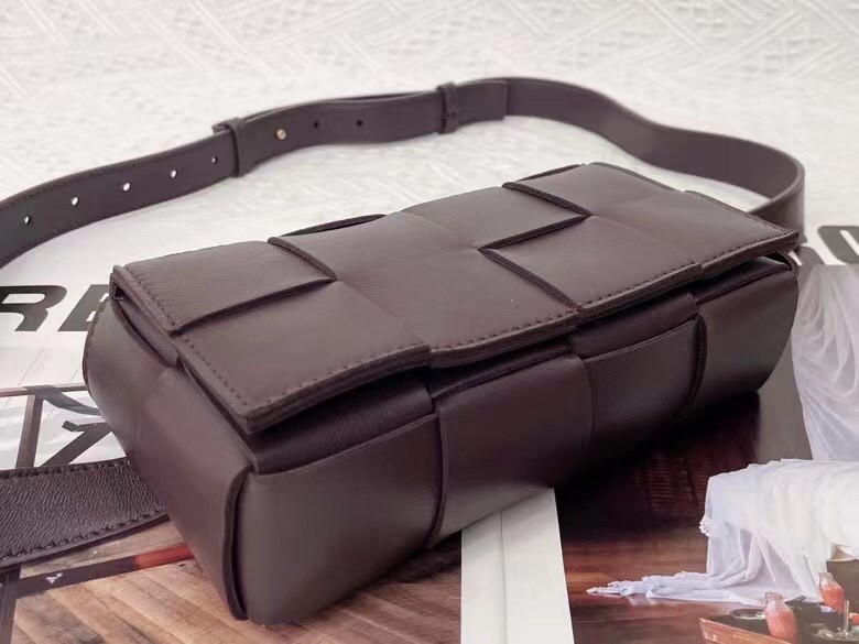 bo*te*ga Ve*ne*ta cassette belt bag in grape intrecciato leather