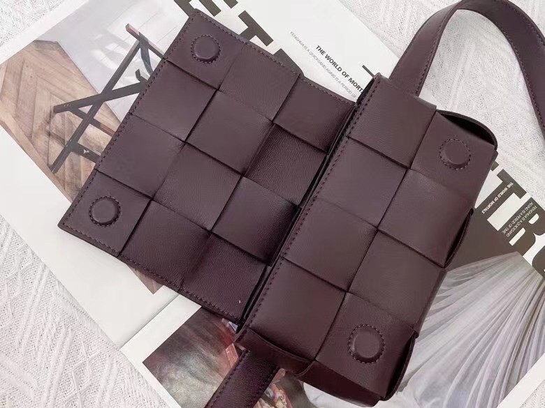 bo*te*ga Ve*ne*ta cassette belt bag in grape intrecciato leather
