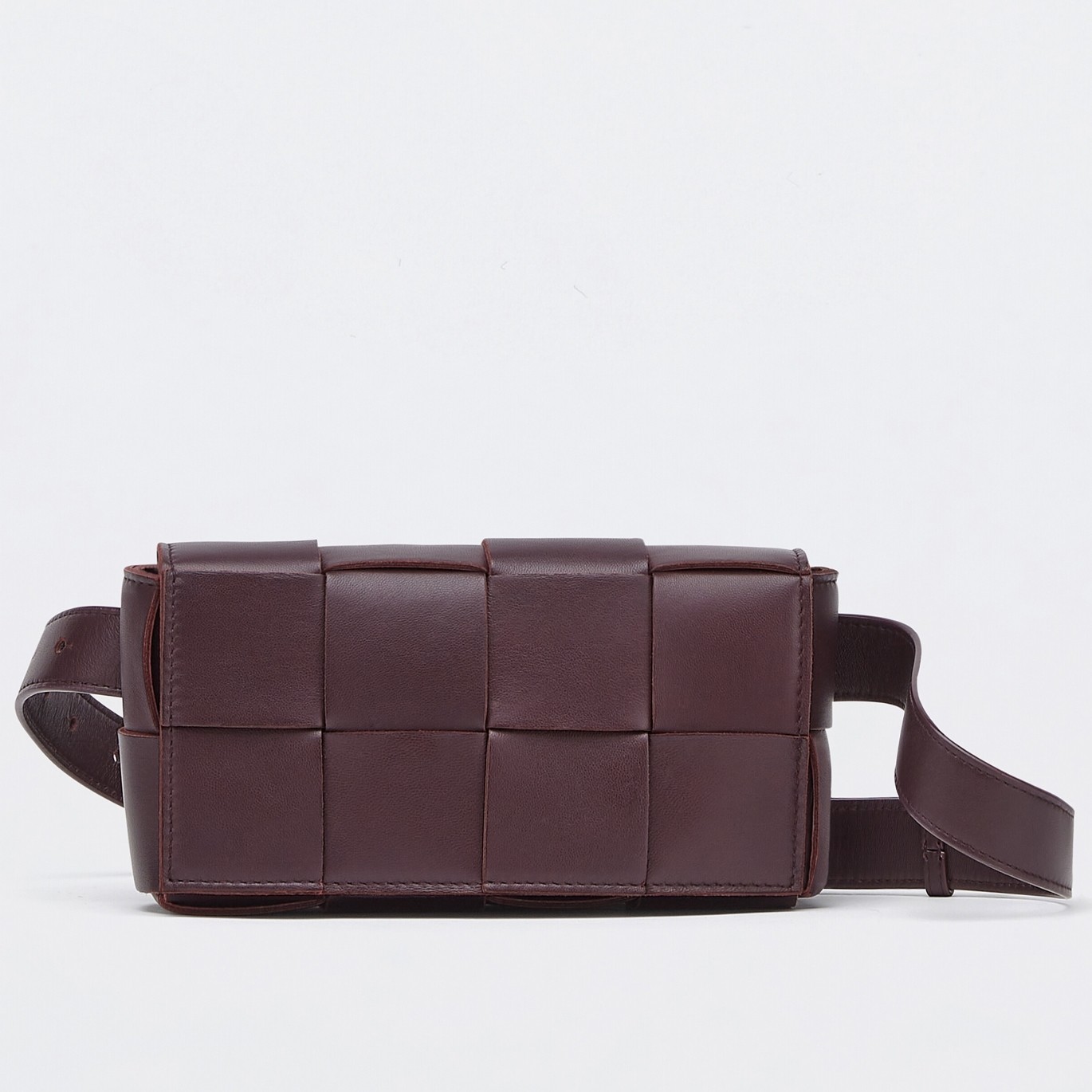 bo*te*ga Ve*ne*ta cassette belt bag in grape intrecciato leather