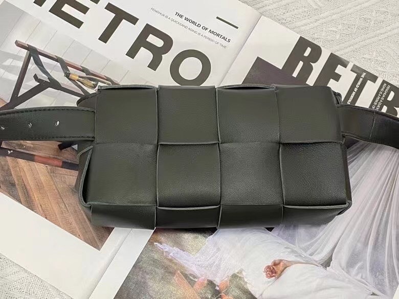 bo*te*ga Ve*ne*ta cassette belt bag in black intrecciato leather