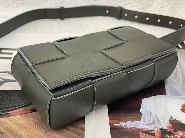 bo*te*ga Ve*ne*ta cassette belt bag in black intrecciato leather