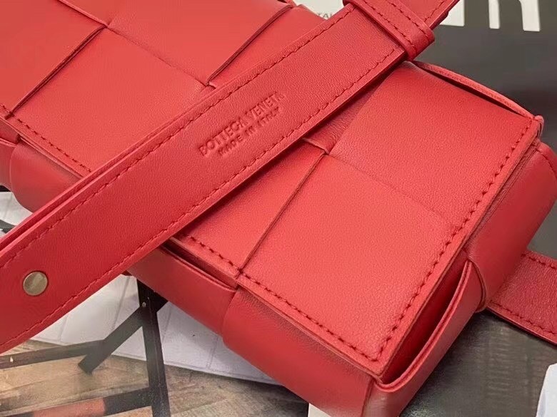 bo*te*ga Ve*ne*ta cassette belt bag in red intrecciato leather