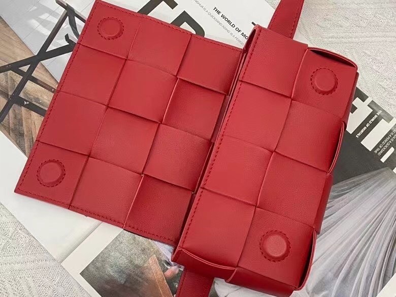bo*te*ga Ve*ne*ta cassette belt bag in red intrecciato leather