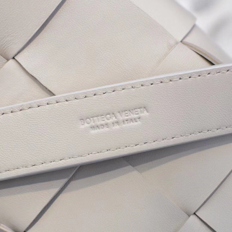 bo*te*ga Ve*ne*ta cassette belt bag in white intrecciato leather